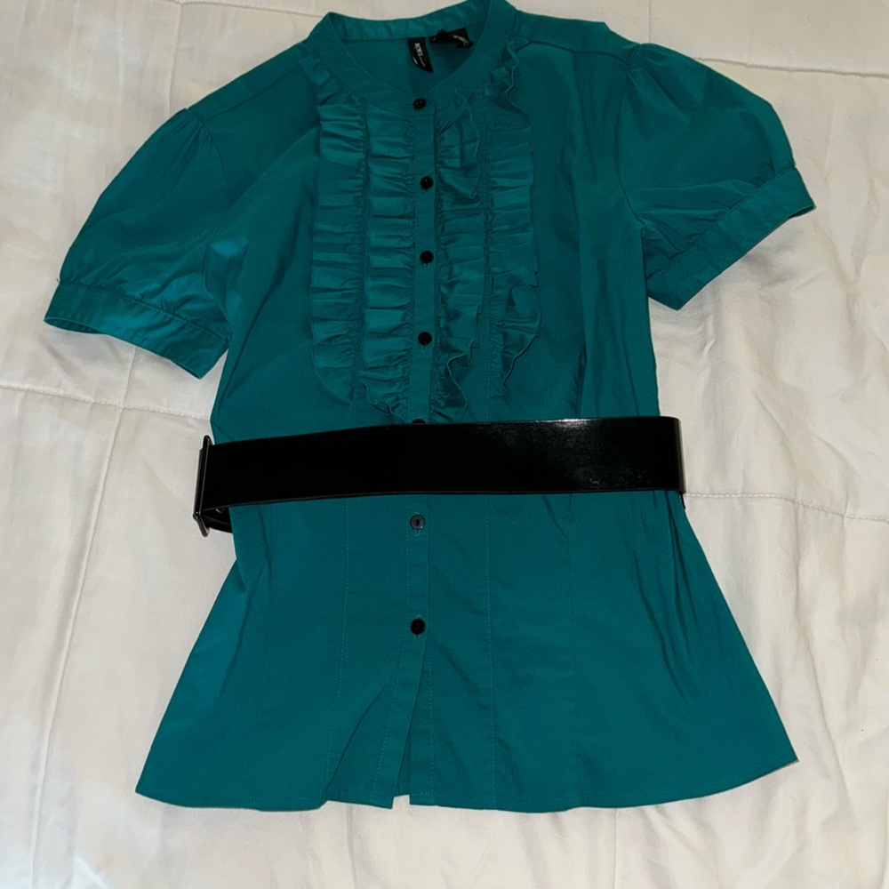 Mix it stretch teal button down ruffled top with black belt size Medium
